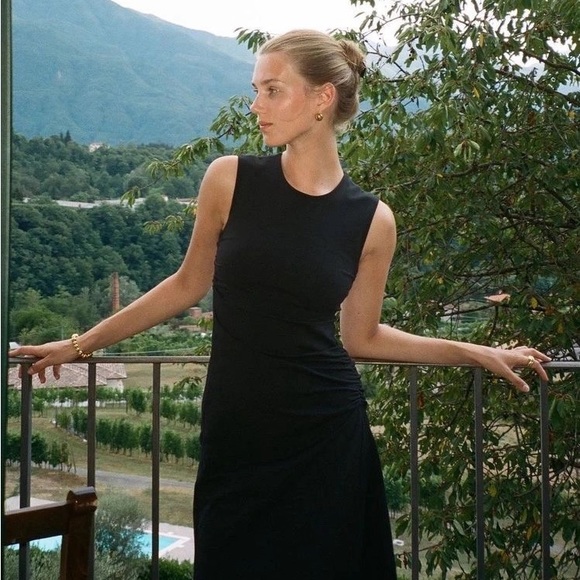 Bold U Hoops Earrings - Picture 6 of 11